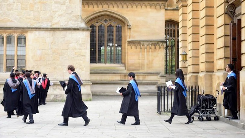 Τα νέα δεδομένα για ξένους φοιτητές στη Βρετανία