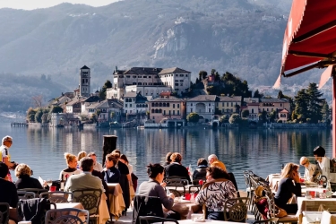 Ταξίδι στις άγνωστες λίμνες της Ιταλίας