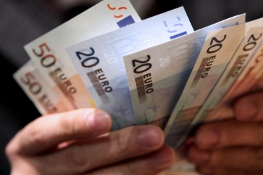 Επίδομα 250 ευρώ: Περισσότεροι οι δικαιούχοι φέτος - Ποιοι θα το χάσουν