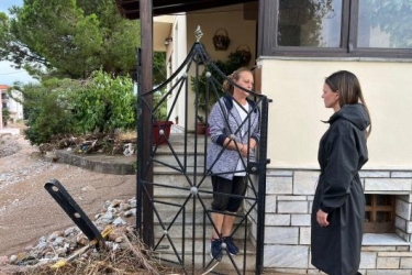 «Με αδιάβροχο και γαλότσες η Αχτσιόγλου»