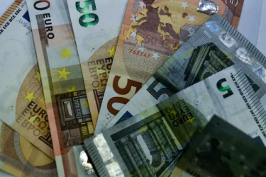 Αυξήσεις μισθών έως και 234 ευρώ στον ιδιωτικό τομέα από Πρωτοχρονιά - Πίνακες και παραδείγματα