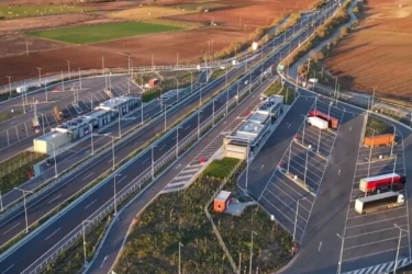 Ο εντυπωσιακός Αυτοκινητόδρομος Αιγαίου - Η απίστευτη μεταμόρφωση του από έρημο τοπίο (vid)