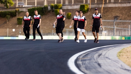 Κάνουμε «Track Walk» στην πίστα του Χανγκαρόρινγκ (vid)