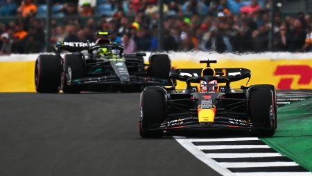 Η Mercedes σκοπεύει να αντιγράψει τη Red Bull	