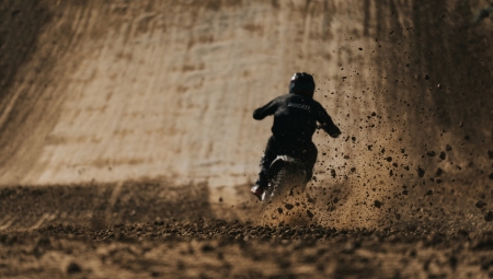 Πλησιάζει το motocross της Ducati (vid)