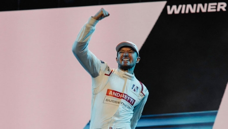 Formula E: Ο Τζέικ Ντένις πήρε εμφατική νίκη στον πρώτο αγώνα της Ντιρίγια