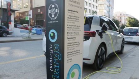 Θα συνεχιστεί στην Αθήνα η δωρέαν φόρτιση ηλεκτρικού αυτοκινήτου;