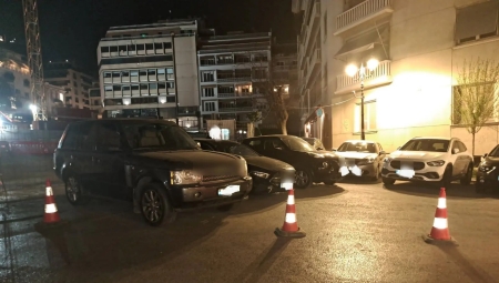 Είχαν κάνει το δρόμο παράνομο χώρο στάθμευσης: 4 συλλήψεις από την ΕΛΑΣ