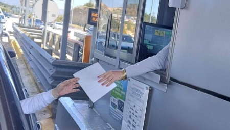 Διόδια Ισθμού: Ποιοι δικαιούνται δωρεάν διελεύσεις μετά την κατεδάφιση της γέφυρας