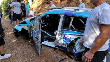 Το αυτοκίνητο των Αθανασούλα - Ζακχαίου μετά την τρομακτική έξοδο στο ΕΚΟ Ράλλυ Ακρόπολις