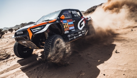 Με το... δεξί η Toyota στην εκκίνηση του Ράλλυ Ντακάρ (vid)