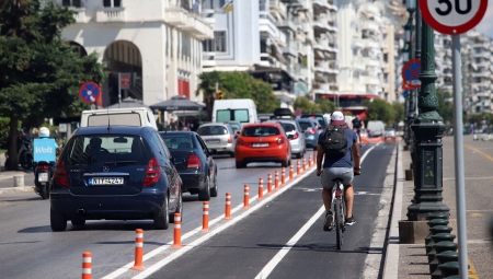 Γιατί «ξηλώθηκε» ο ποδηλατοδρόμος από την παραλιακή λεωφόρο της Θεσσαλονίκης
