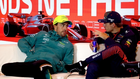 Ο Αλόνσο εκθειάζει Φερστάπεν και… στέλνει μήνυμα σε Φέτελ και Χάμιλτον