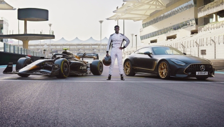 Μία Mercedes-AMG GT στα χρώματα της ομάδας F1 του... Πιτ και του Ίντρις