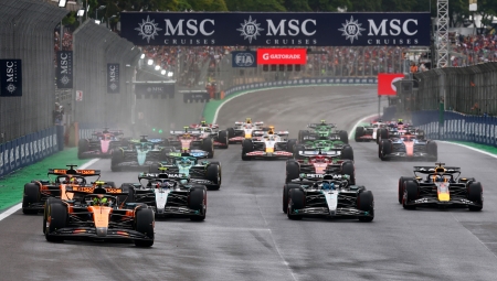 Αυτό είναι το τελικό grid του Grand Prix Βραζιλίας, από το pit lane ο Φερστάπεν