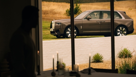 Η αγορά των (πολύ) ακριβών αυτοκινήτων ζει στο δικό της σύμπαν