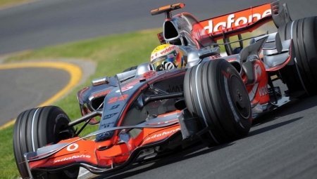 Σαν Σήμερα: Ο Χάμιλτον ξεκίνησε με νίκη μια ιστορική χρονιά (vid)