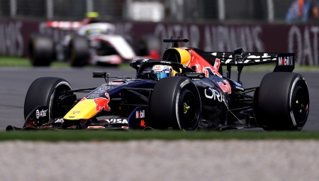 Η Red Bull προβληματίζεται με τη διαφορά από τη Mercedes