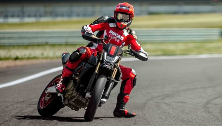 Ducati Hypermotard 698 Mono Nera: Όταν τα μονοκύλινδρα έχουν ψυχή (vid)