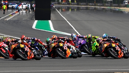 Η τελική σχάρα εκκίνησης του αγώνα MotoGP στο Μπρνο 