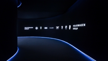 Ιστορικός σεισμός στον Όμιλο Volkswagen: Μειώνει την παραγωγή και «κόβει» τα μισά μοντέλα 