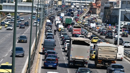 Επιχείρηση «ΚΟΜΒΟΣ»: Η Τροχαία επιστρατεύει AI, drones και 235 κάμερες για το κυκλοφοριακό της Αττικής