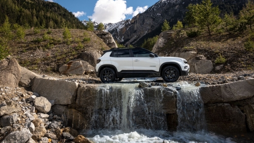 Jeep Avenger 4xe: Η αυθεντική τετρακίνηση Jeep πιο προσιτή από ποτέ