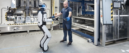 Άνθρωποι και μηχανές μαζί στη δουλειά: Η BMW φέρνει τα ανθρωποειδή ρομπότ στην Ευρώπη