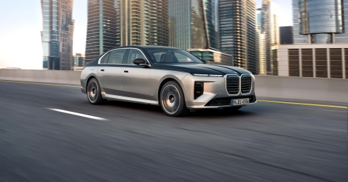 BMW Σειρά 7: Η ναυαρχίδα στην εποχή της ψηφιακής υπεροχής (vid)