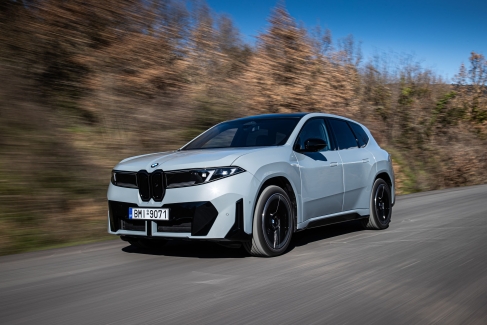 Οδηγήσαμε την BMW iX3 50 xDrive: Η «Νέα Κλάση» αλλάζει τους κανόνες του παιχνιδιού