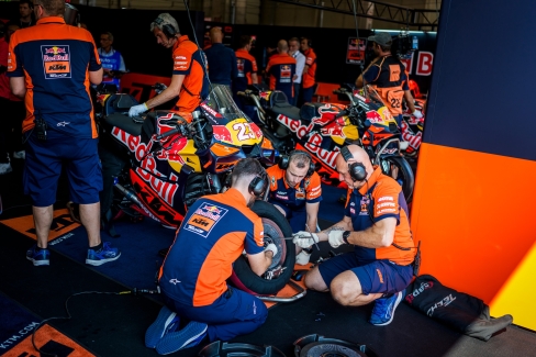 Εξετάζεται ριζική αλλαγή στο MotoGP με μία μόνο μοτοσυκλέτα ανά αναβάτη από το 2027