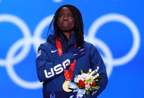 Η Εριν Τζάκσον έγινε η πρώτη μαύρη αθλήτρια που κερδίζει χρυσό στο πατινάζ ταχύτητας