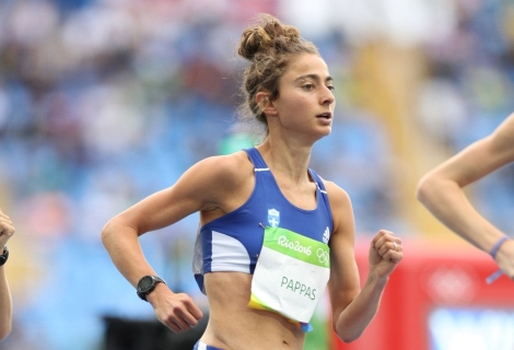 Η Alexi Pappas τρέχει στον αγώνα των 10χλμ στους Ολυμπιακούς του Ριο 2016
