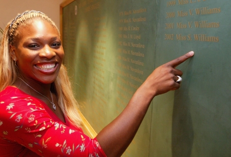 Η Serena Williams δείχνει το όνομά της στη λίστα με τις νικήτριες του Wimbledon