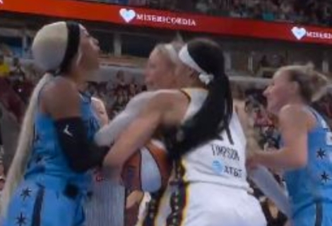 WNBA: Η στιγμή της έντασης μεταξύ Κάνινγκχαμ και Κάρινγκτον
