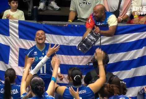 Ευρωπαϊκό Πρωτάθλημα Βόλεϊ: Τρελαμένοι κόσμος και παίκτριες μετά την τεράστια πρόκριση