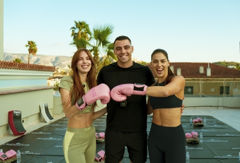 POWER IN HER: Το Kickboxing συνάντησε τη γυναικεία ενδυνάμωση με φόντο την Ακρόπολη