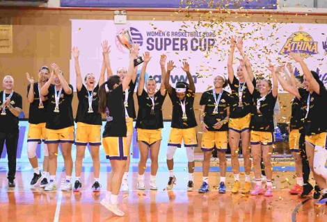 Super Cup: Η απονομή στον θριαμβευτή Αθηναϊκό