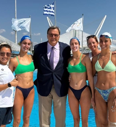 Οι τρίδυμες αδελφές Αλεξανδρή ξανά με τα χρώματα της Ελλάδας