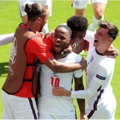 Ντέρμπι στο Λονδίνο και η Βρετανία στο... κόκκινο!