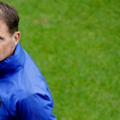 Απολύεται ο Ντε Μπουρ από τους «οράνιε»