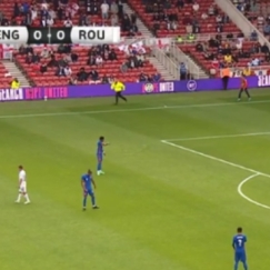 Οπαδός εισέβαλε στο Αγγλία-Ρουμανία! (pics)