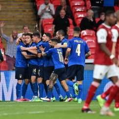 Στους «8» με ρεκόρ, άγχος και λυτρωτή Κιέζα (vids)