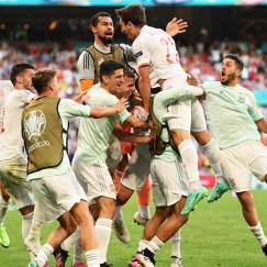 Ταύροι στους «8» με 5-3 σε ιστορικό θρίλερ! 