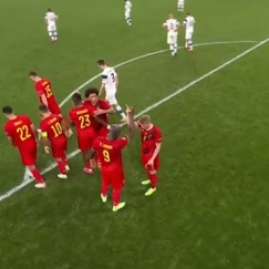 Ντε Μπρόινε «κερνάει», Λουκάκου «πίνει»! (vids)