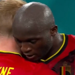 Ντε Μπρόινε: «Ο πανηγυρισμός μας είναι όμορφος λόγω της διαφορετικότητας» (vid)