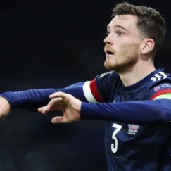 Μετά την Κροατία ούτε η Σκωτία θα γονατίζει πριν τα ματς