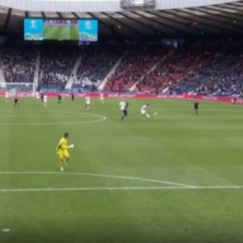 Ο Σικ σκόραρε από 49 μέτρα το πιο μακρινό γκολ σε Euro και Μουντιάλ (vid)