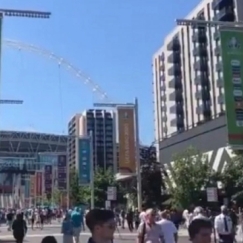 Euro 2020: Σε κρίσιμη κατάσταση φίλαθλος που έπεσε από εξέδρα στο «Γουέμπλεϊ»