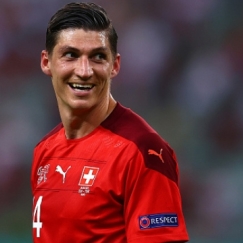 Τσούμπερ, ο παγκίτης που οδηγεί την Ελβετία και τις ασίστ (vids)